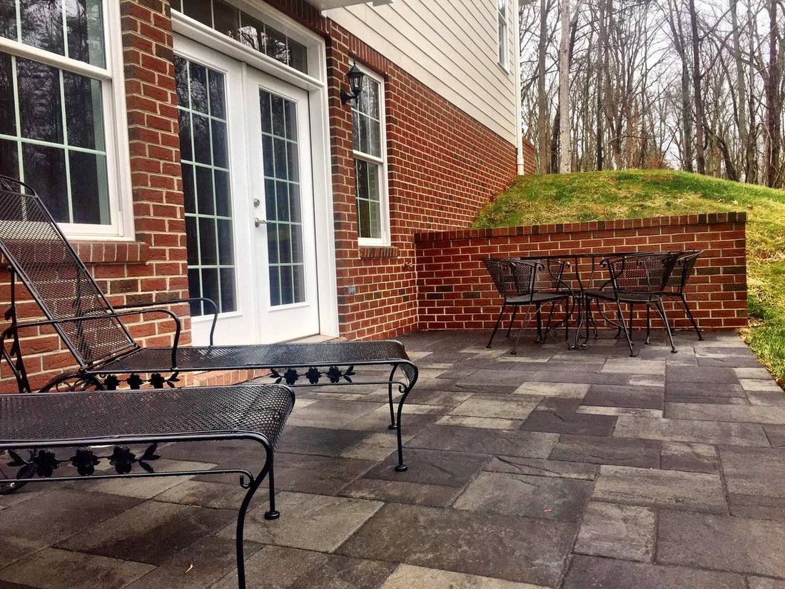 Patio with seat walls